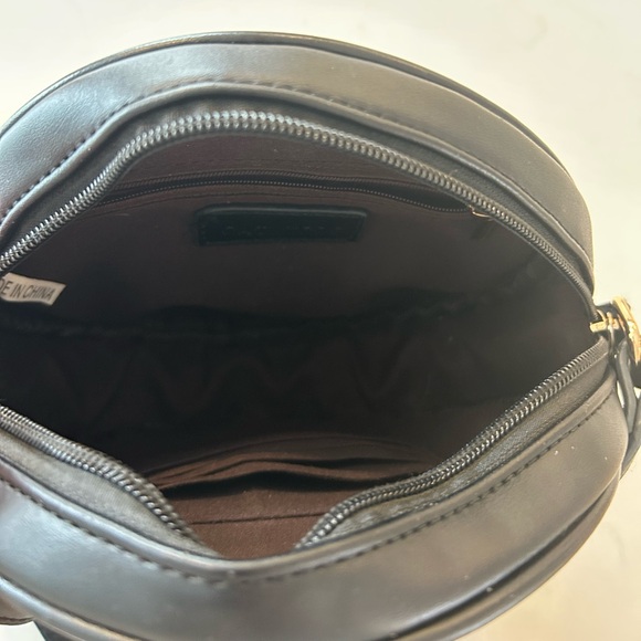 CATMICOO Round Crossbody Purses for Women Circle Bag with Tassel (Black) - Picture 8 of 10